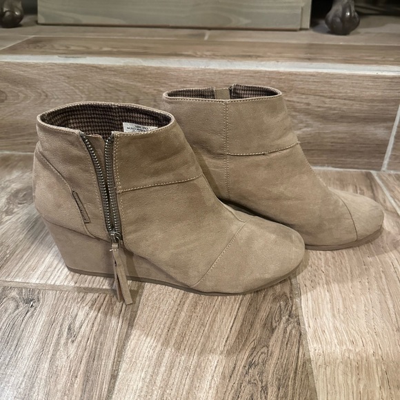 Ankle Boots - Picture 3 of 6